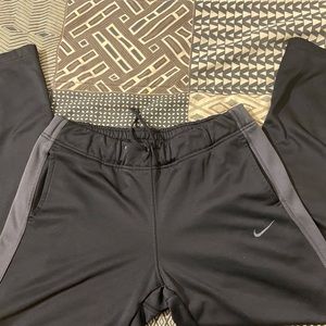 Nike Men’s Black w/ Grey Therma Fit Sweatpants-L